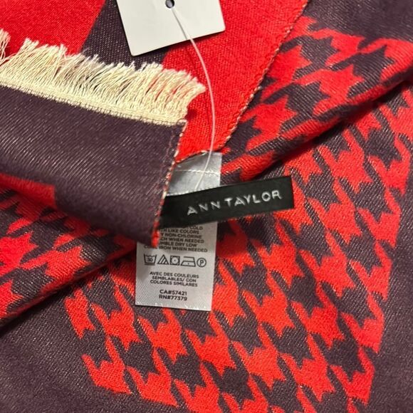Ann Taylor Red and Gray Patterned Scarf NEW $79 - Picture 4 of 5
